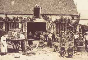 Le forgeron du village - carte postale